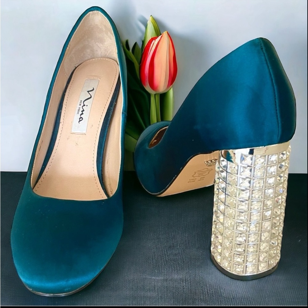 Teal jewel back pumps by Nina of New York. EUC and they are 4” tall